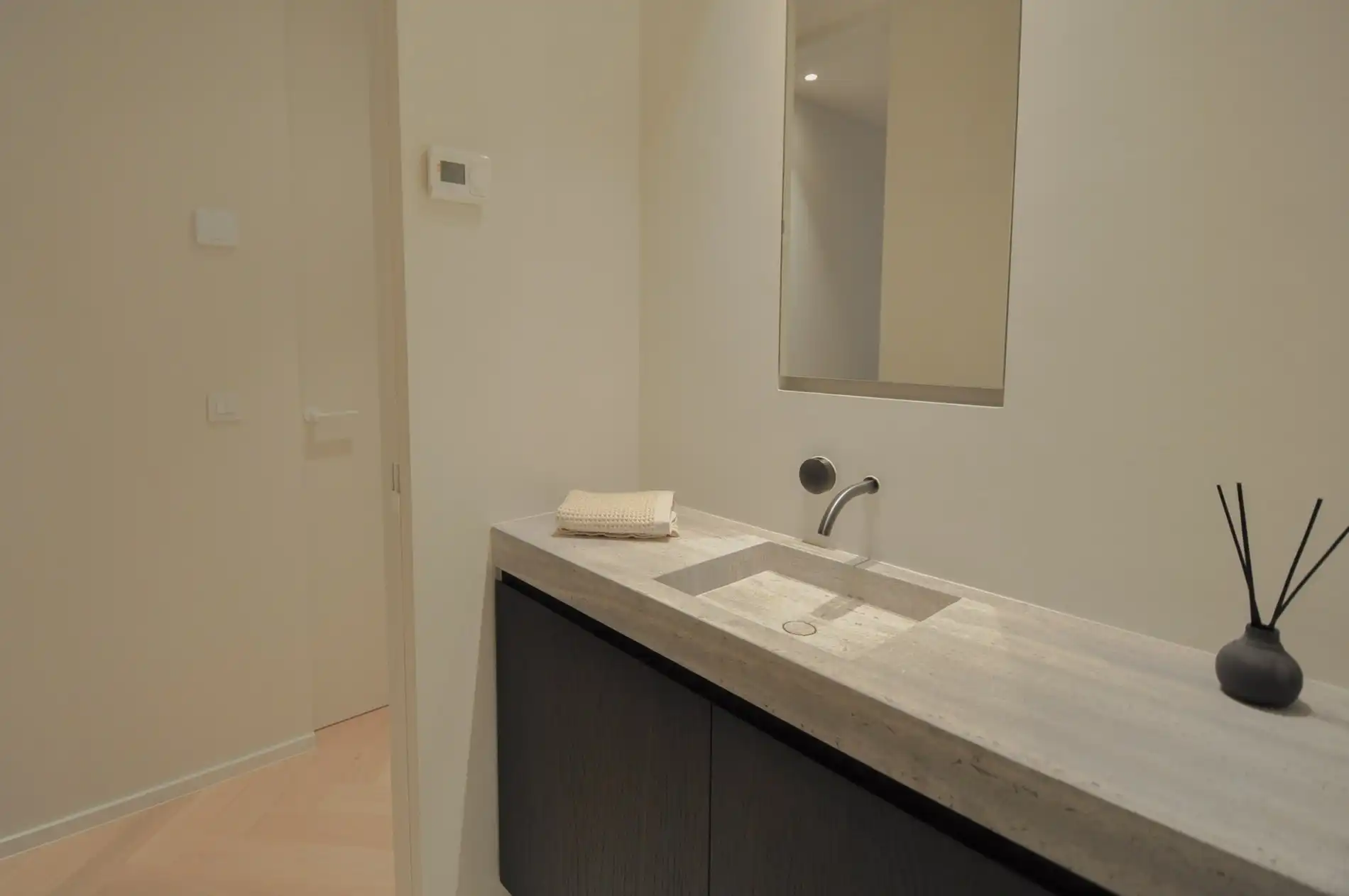 Uitzonderlijk, tijdloos volledig gerenoveerd appartement met een open zicht . foto 27