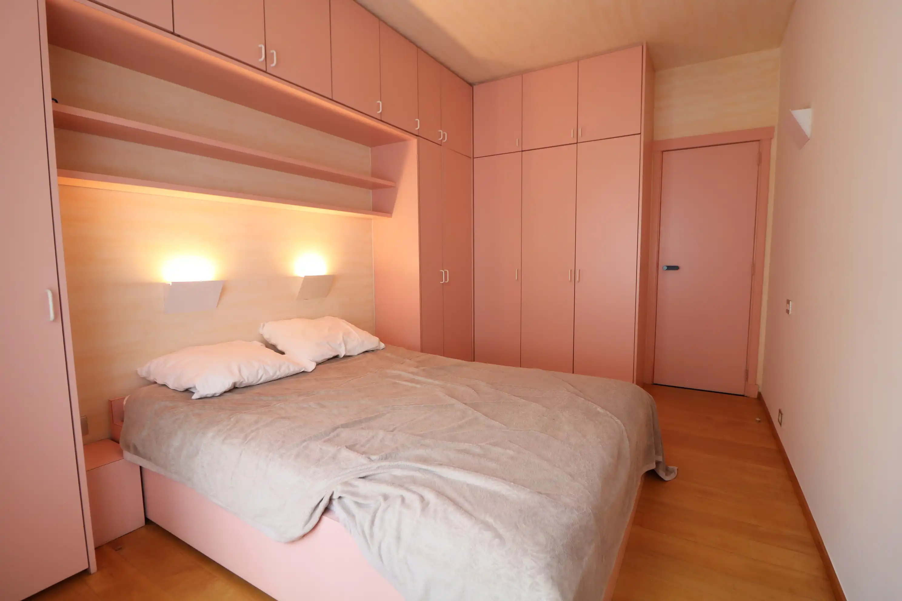 Ruim appartement met 3 slaapkamers, 2 badkamers en fantastisch zicht op de zee en de Pier. foto 3