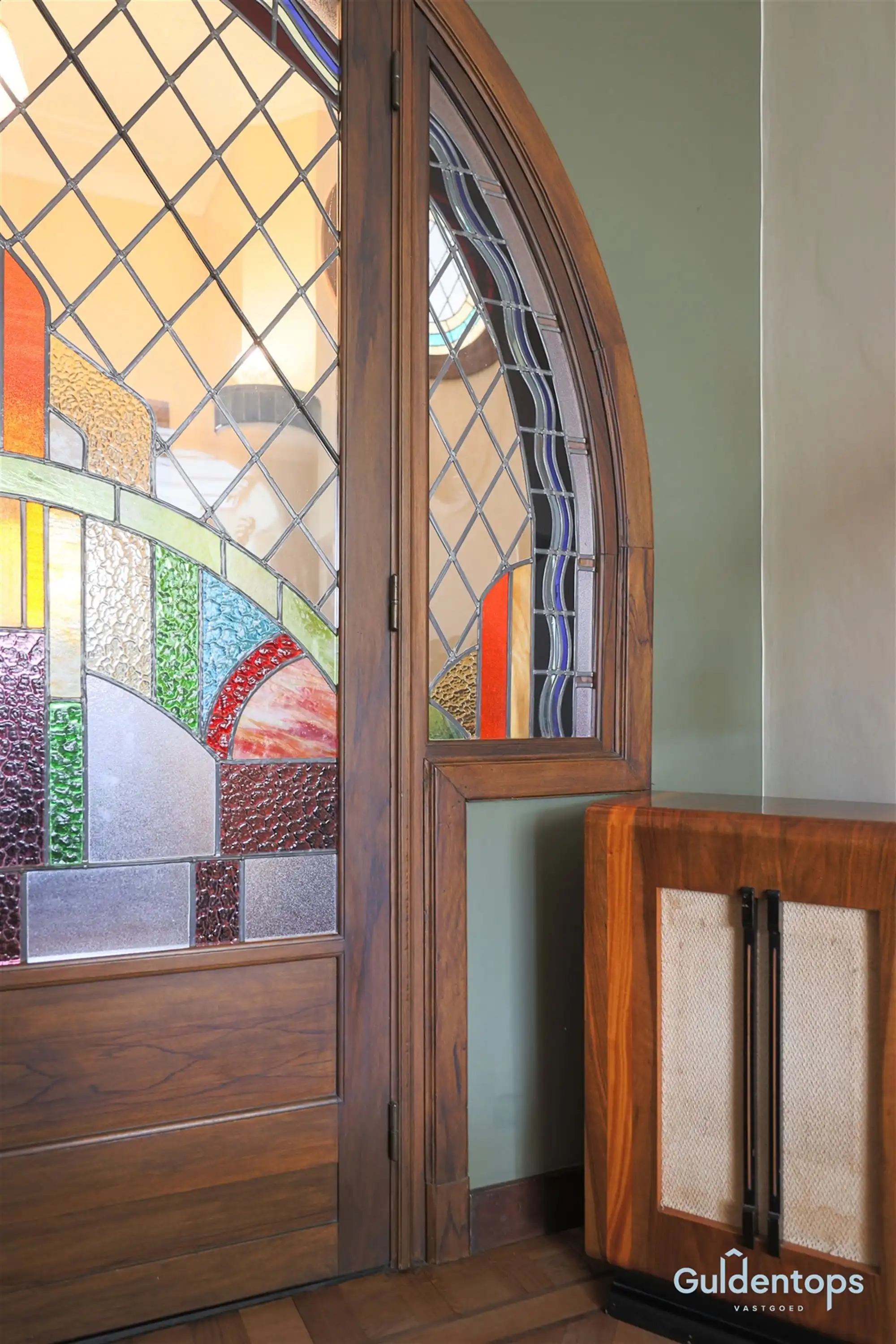 Knappe goed gelegen architectenwoning met mooie tuin foto 8