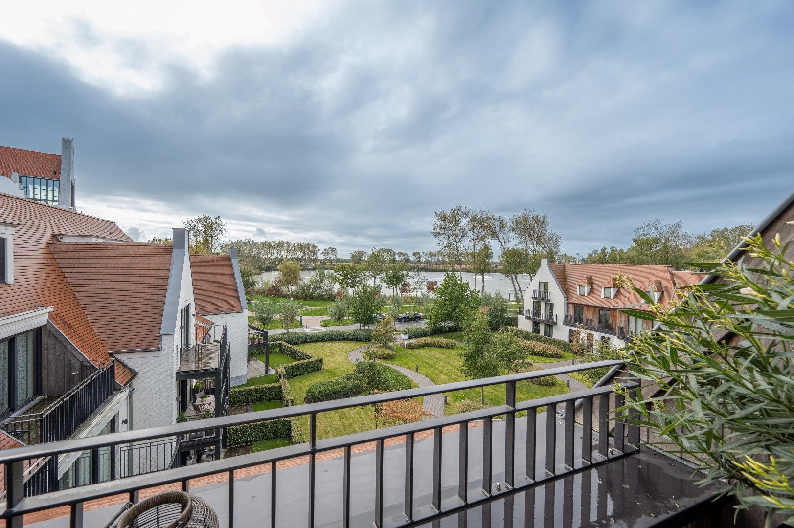 Gezellig ingerichte penthouse met frontaal meerzicht te Duinenwater foto 3