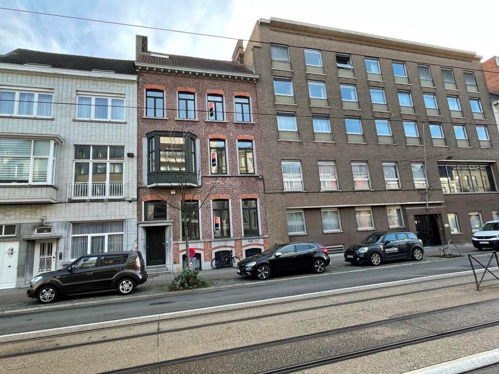 Prestigieus herenhuis met stadstuin gelegen Gent Sint-Pieters. foto 2