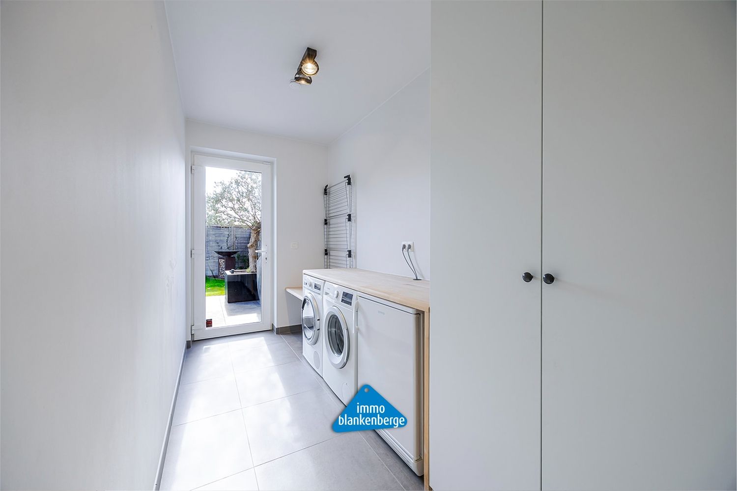 Instapklare gezinswoning met moderne afwerking en zuidgerichte tuin in Oedelem foto 9