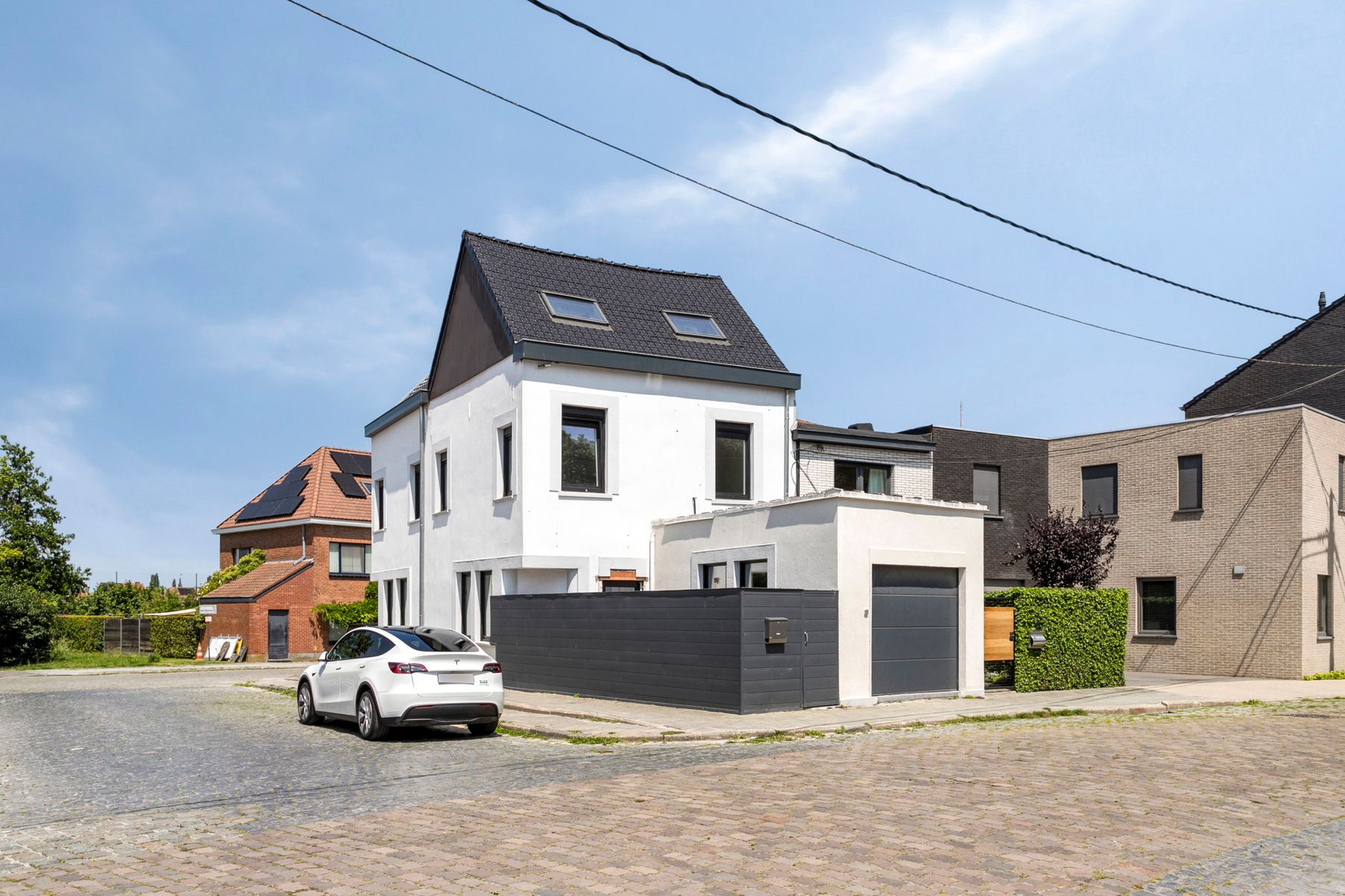 Ruime kloeke gerenoveerde woning met garage !!!! foto 21