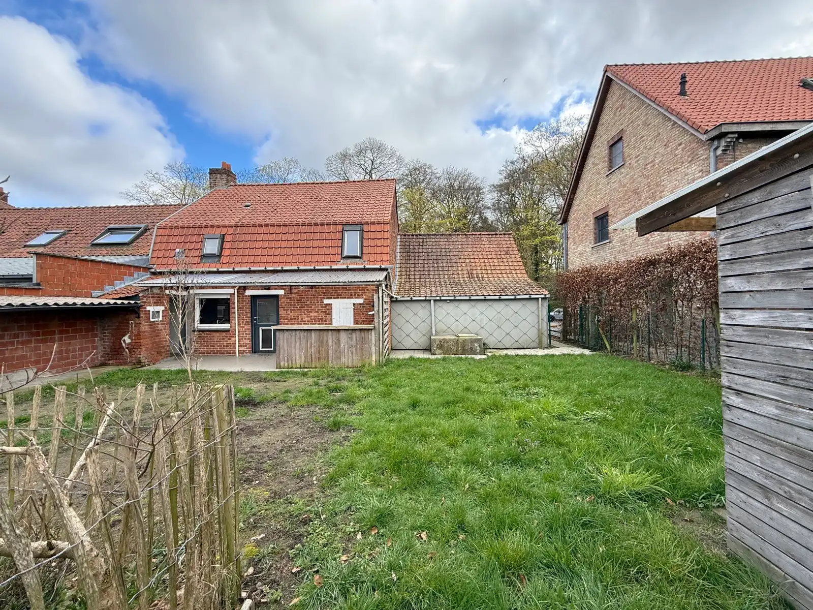 Te renoveren woning met 3 slaapkamers, garage en tuin foto 17