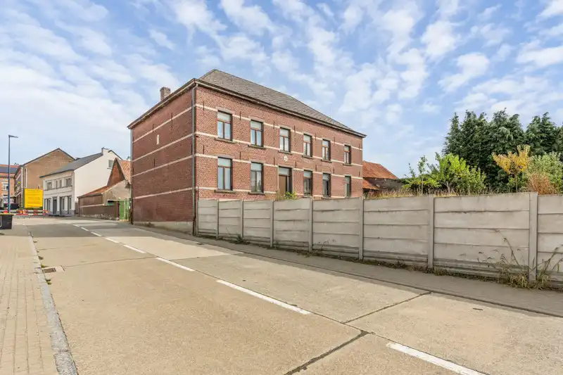 Statig herenhuis met binnenkoer en stallingen op een perceel van 1758 m² in het dorp van Waanrode foto 5