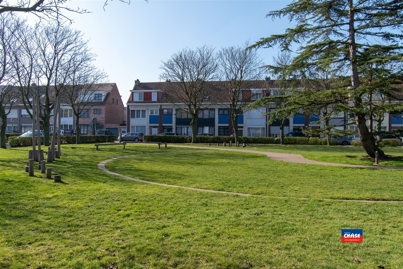 Instapklare gezinswoning met 3 tot 5 slaapkamers en tuin foto 3