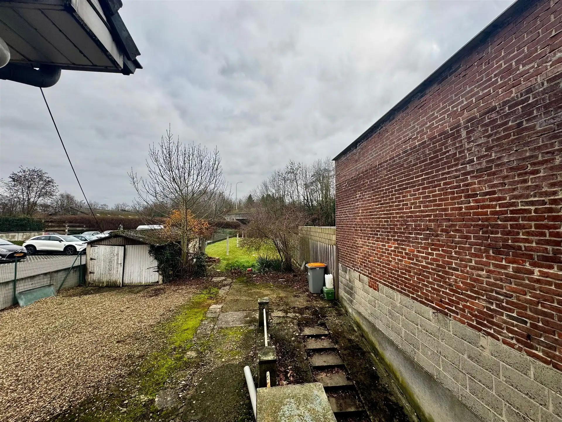 Halfopen te verbouwen woning op rustige locatie in Maasmechelen foto 13