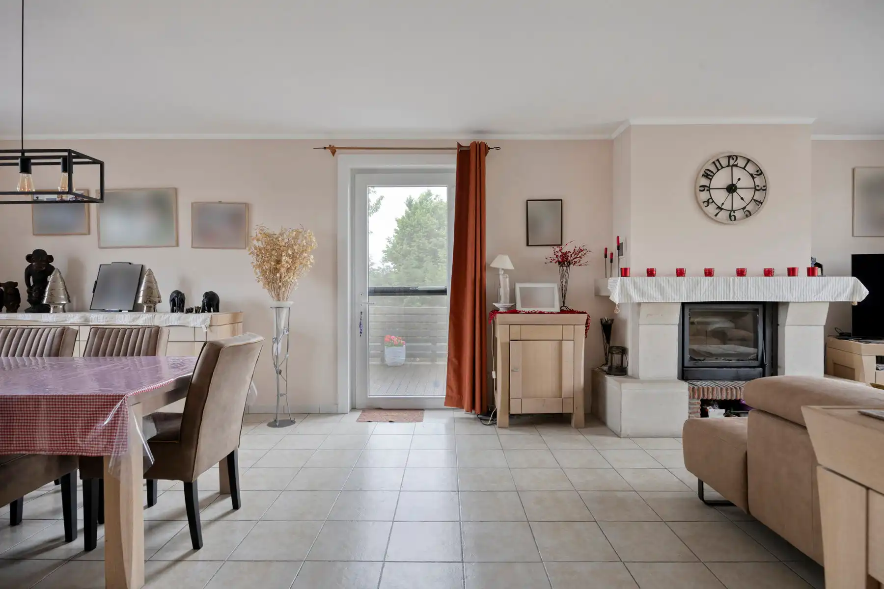 Zeer ruim appartement(3slpks) met 2 garages + zolder + tuin  foto 5
