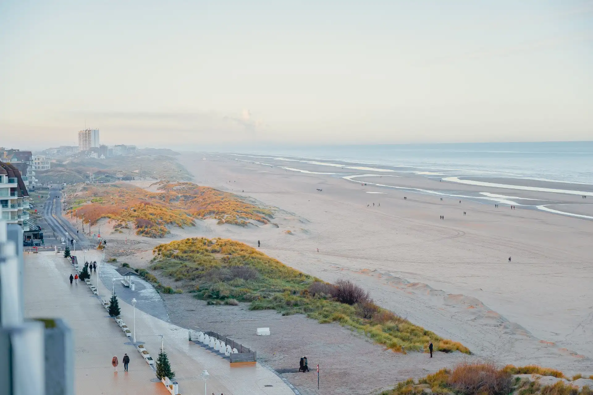 2-slaapkamer appartement op de zeedijk foto 3