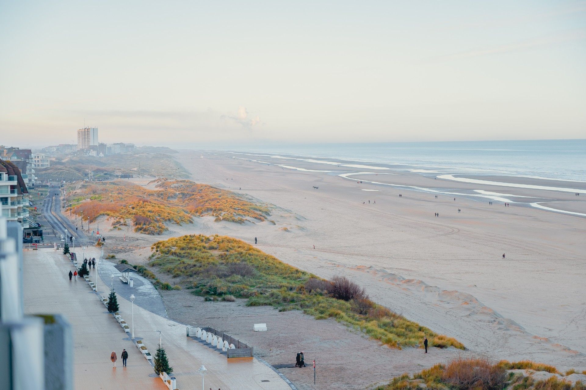 2-slaapkamer appartement op de zeedijk foto 3