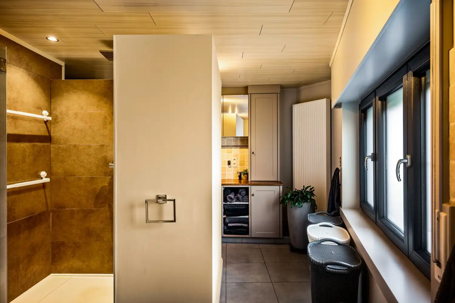 Woning met 2 slpkrs en bijgebouw met veel potentieel foto 21