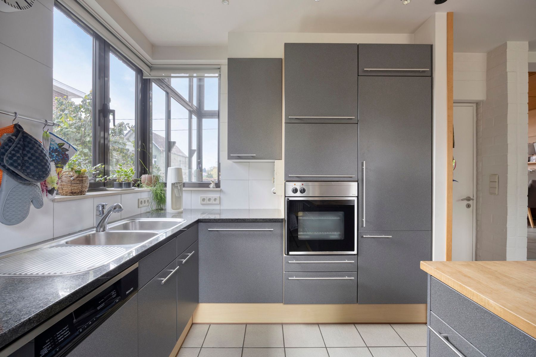 Karaktervolle en instapklare woning in het hart van Dilbeek foto 9