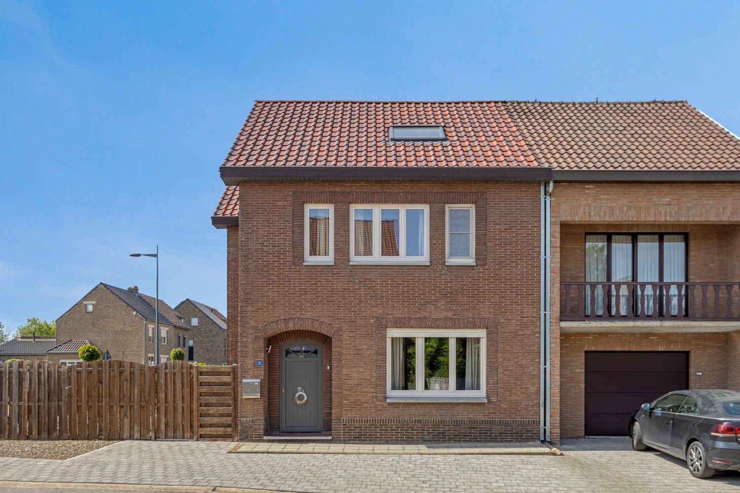 Gezinswoning met drie slaapkamers en veel potentieel in het landelijke Uikhoven (Maasmechelen) foto 2