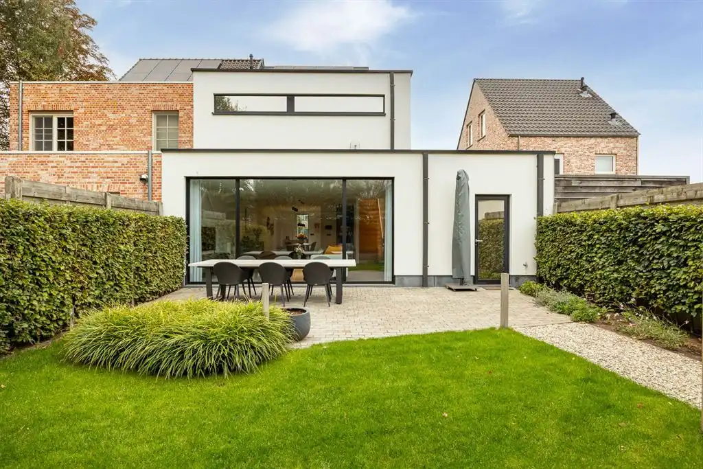 Moderne architecturale woning in een doodlopend straatje foto 25