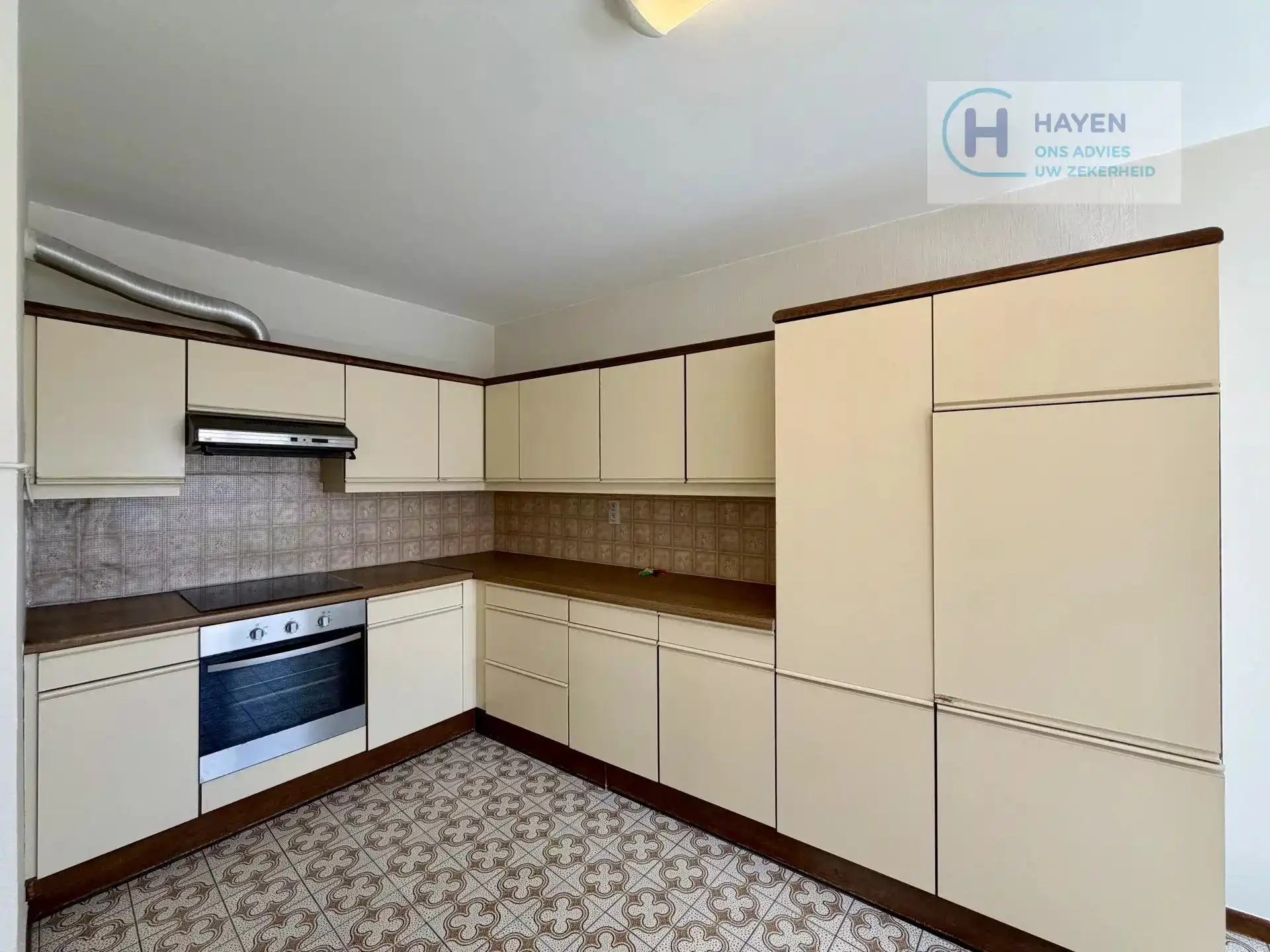 Ruim appartement met 3 slaapkamers te huur in Borgloon (2e verdieping) foto 9