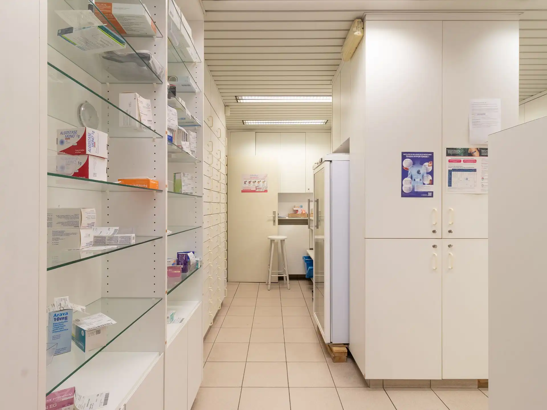 Handelszaak ingericht als apotheek op toplocatie foto 5