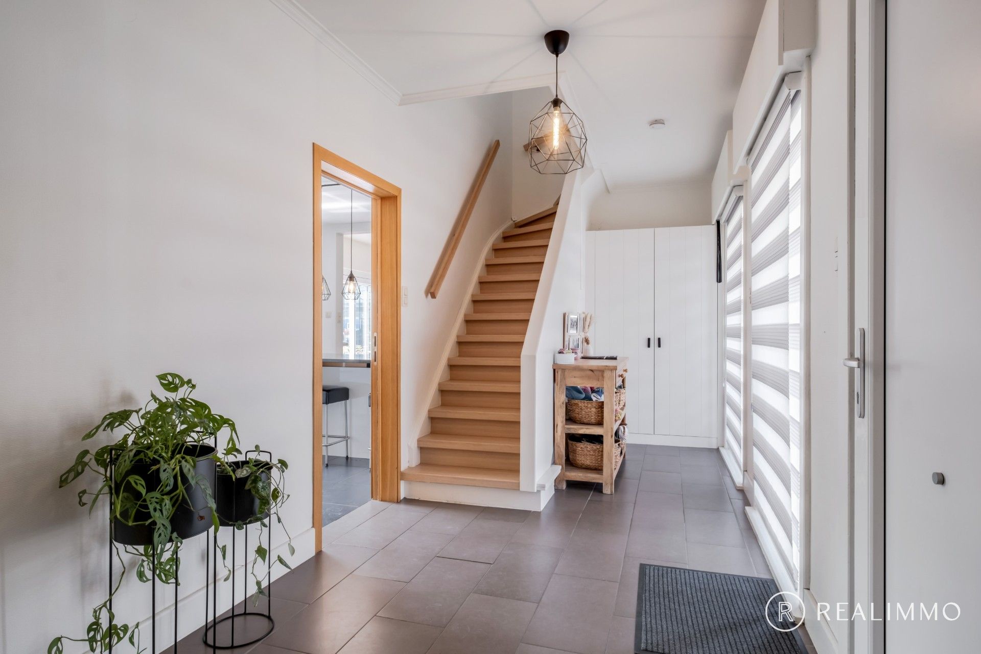 Instapklare, gerenoveerde gezinswoning met 4 slaapkamers foto 5