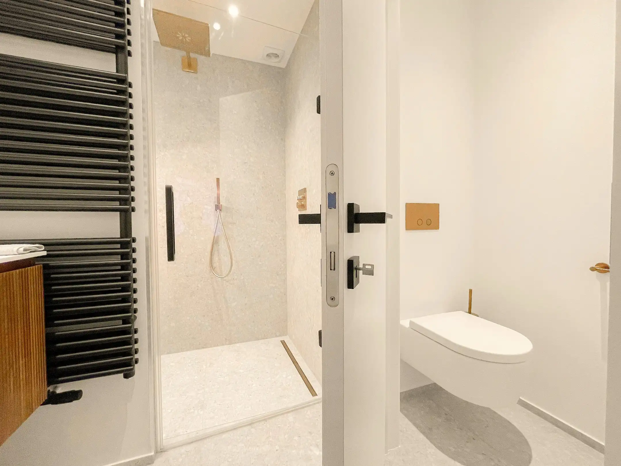 Volledig gerenoveerd appartement met een mooi zeezicht gelegen tussen het Driehoeksplein en Albertplein. foto 15