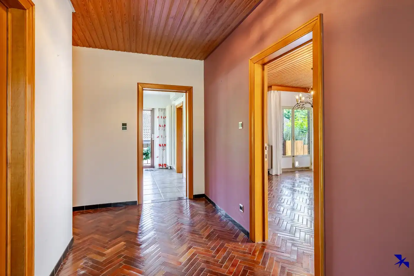 Karaktervolle villa met 5 slpks, dubbele garage en tuin foto 9