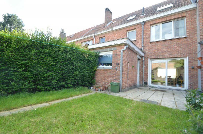 Leuke woning met grote tuin - tussen Sint-Pieters station & UZ foto {{pictureIndex}}