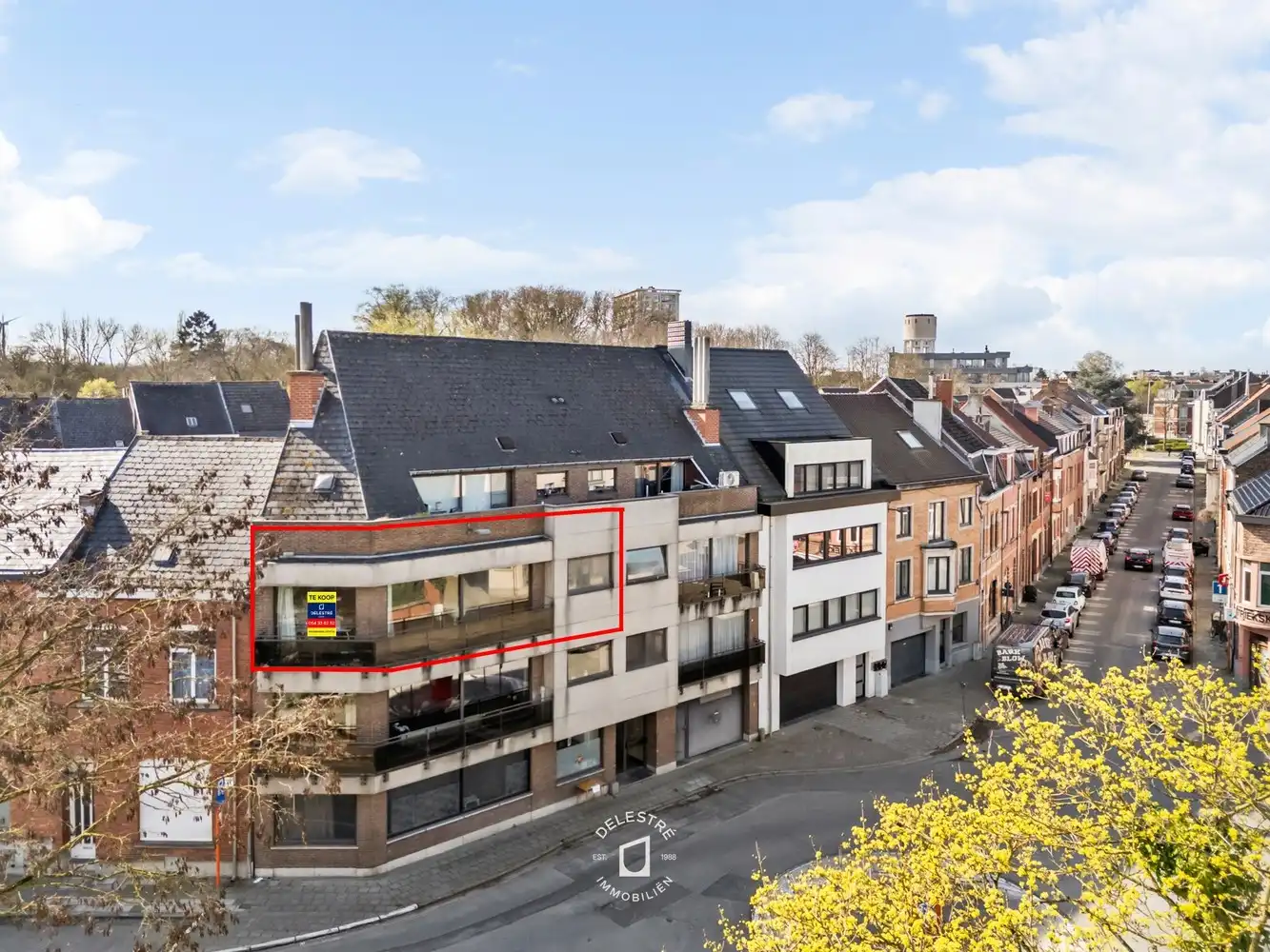 ** IN OPTIE NA EERSTE DELESTRE IMMO KIJKDAG ** Instapklaar appartement met terras nabij het Stadspark van Aalst foto {{pictureIndex}}