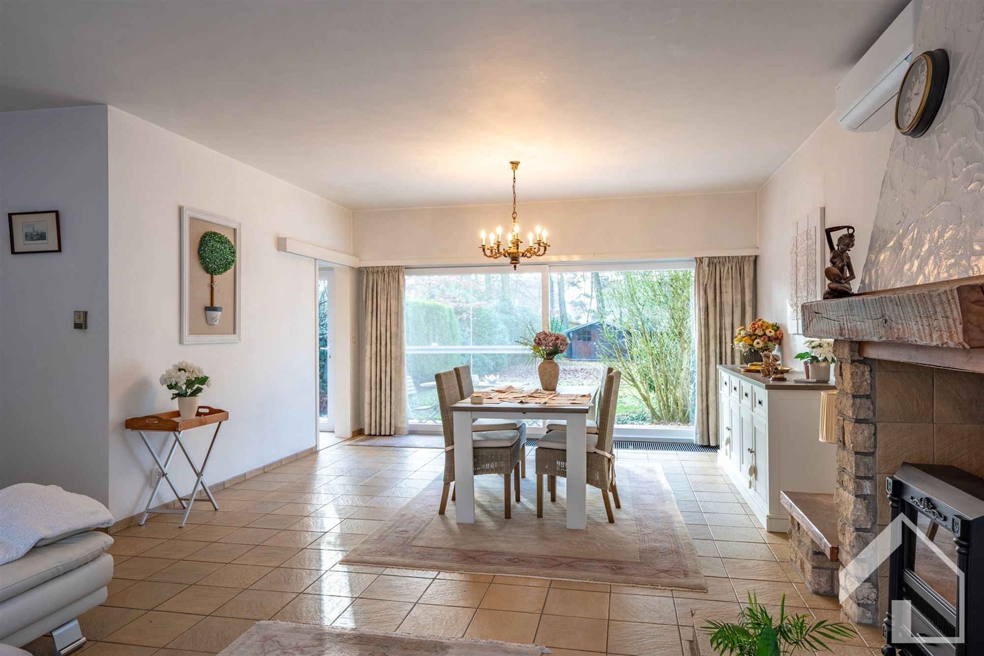 Gezinswoning met 4 ruime slaapkamers, garage en leuke tuin foto 5