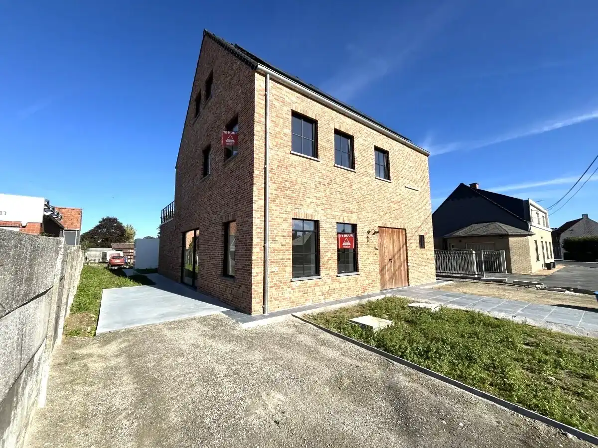 Beselare – Gelijkvloers nieuwbouwappartement met tuin en oprit foto {{pictureIndex}}