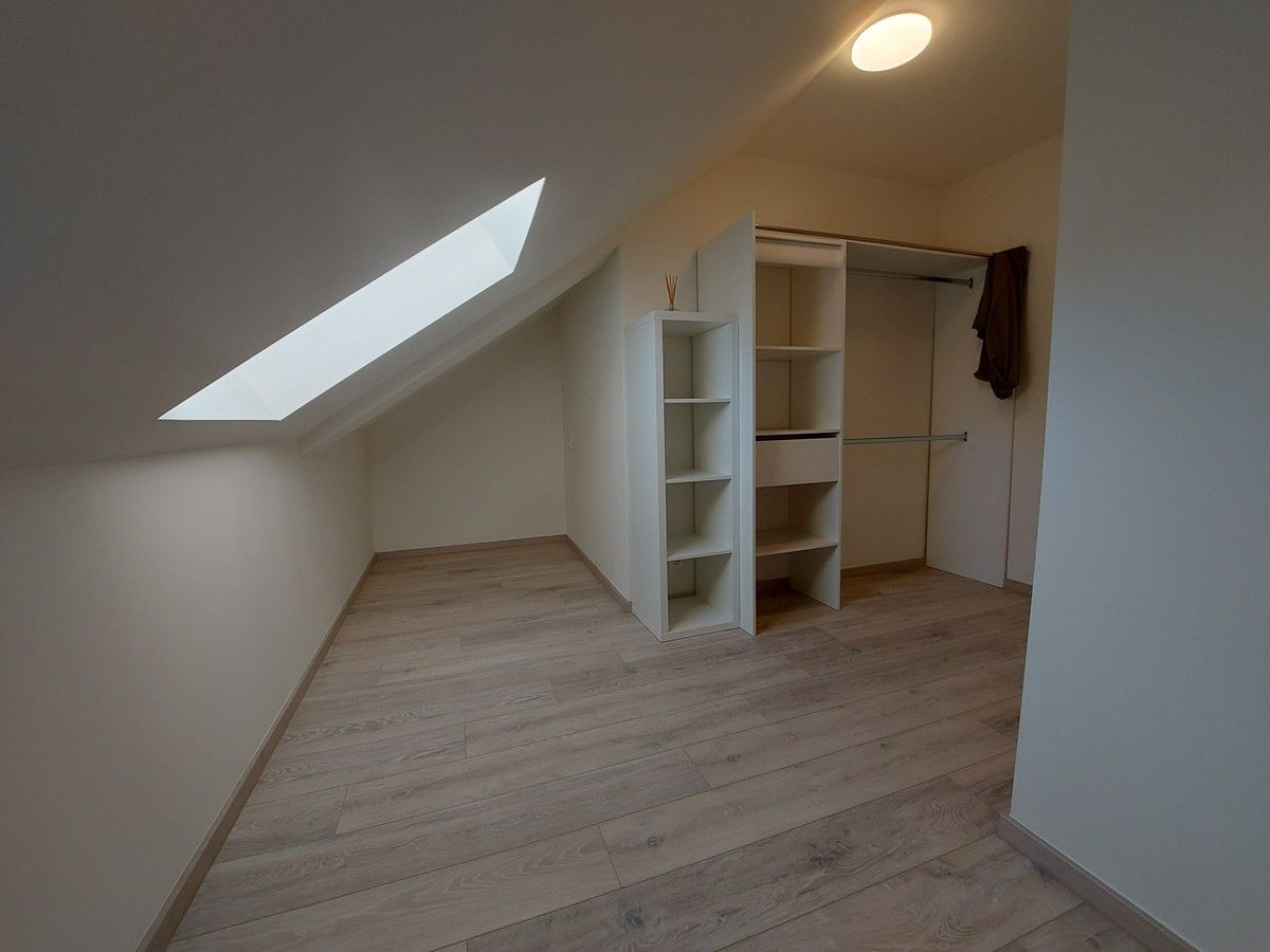 Super gezellig duplex appartement van 85 m² met twee slaapkamers in hartje Kortrijk. A-label foto 8