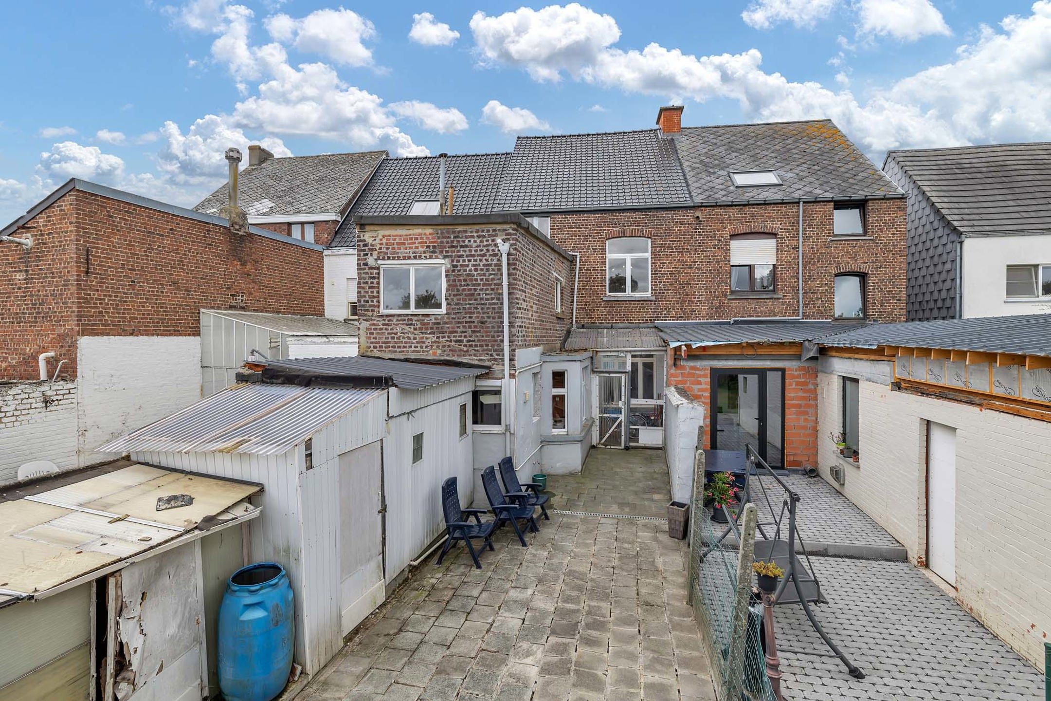 Charmante te renoveren woning met 4 slpks en tuin foto 26