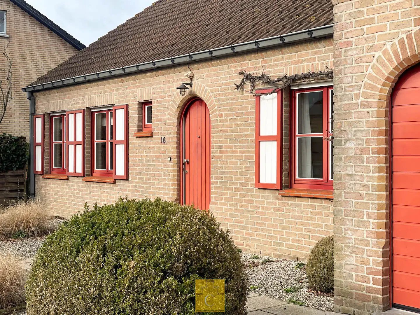 Verzorgde woning met zongerichte tuin op gegeerde locatie te Sint-Michiels foto 2