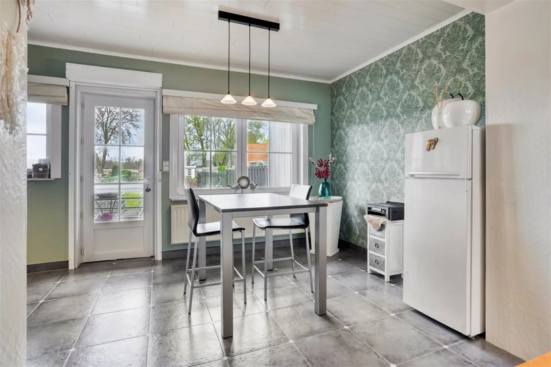 Gezinswoning met 3 slaapkamers, tuin en garage in rustige straat foto 9