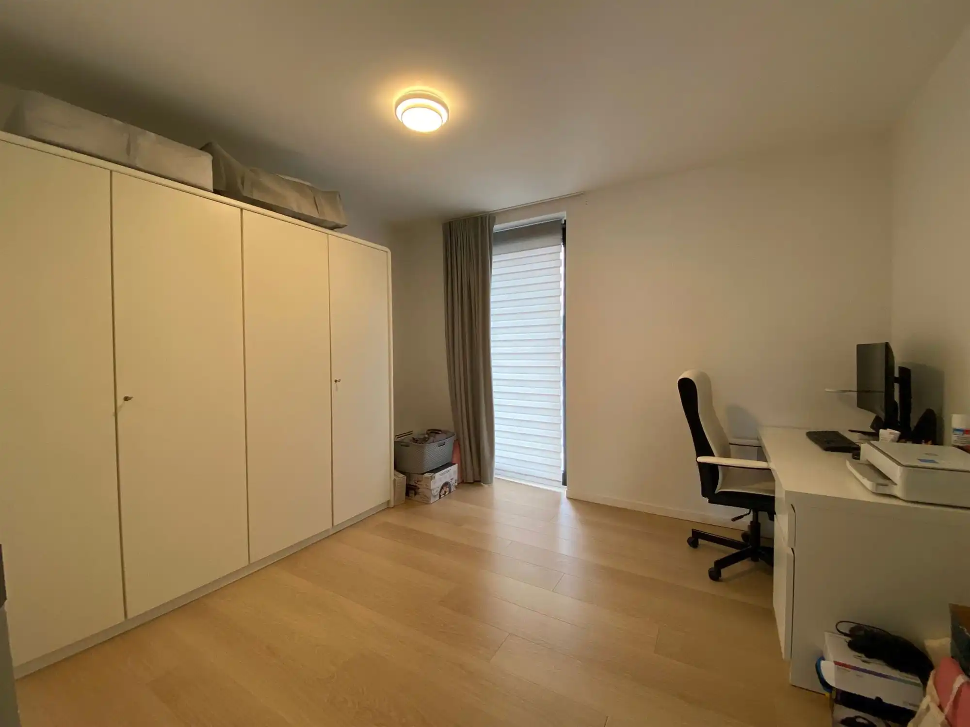 Knap en energiezuinig gelijkvloers appartement met 2-slpk, aangename tuin en een autostaanplaats foto 9