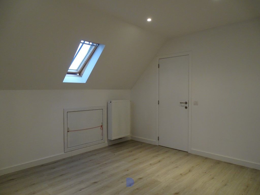 Recente alleenstaande woning met 5 slaapkamers. foto 8