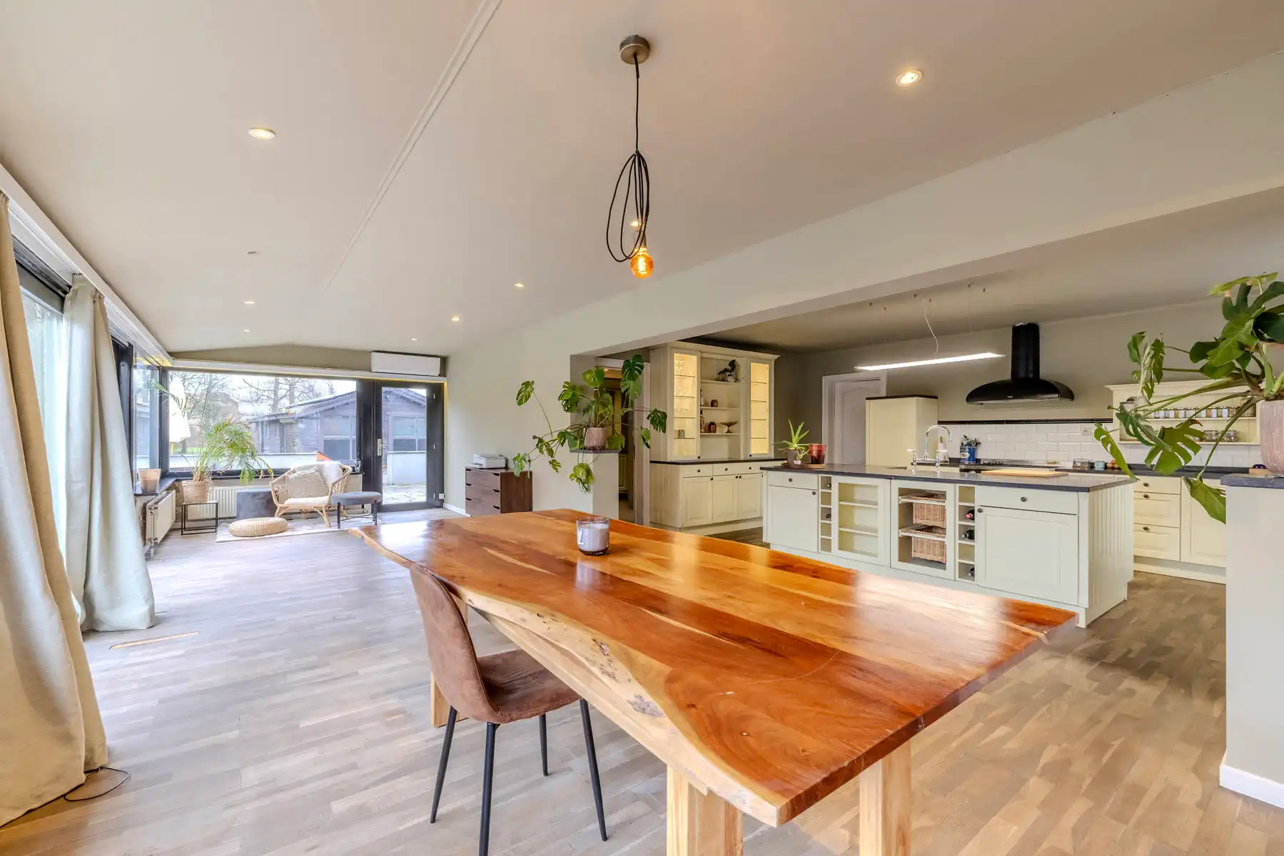 Woning met mogelijkheden en vergunde bijgebouw op 2.012m² foto 5