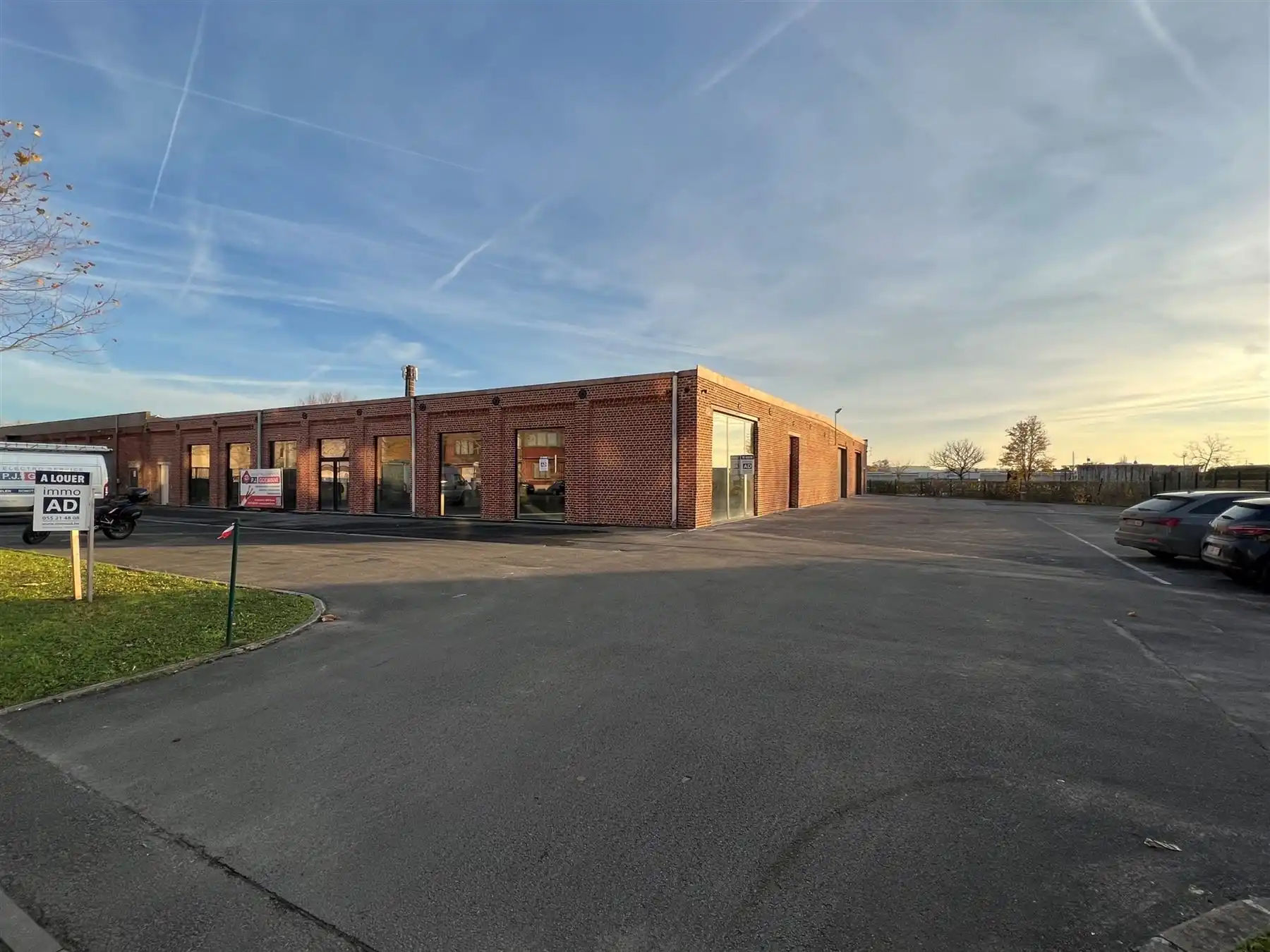 
Ruim en veelzijdig commercieel pand met parking foto 8