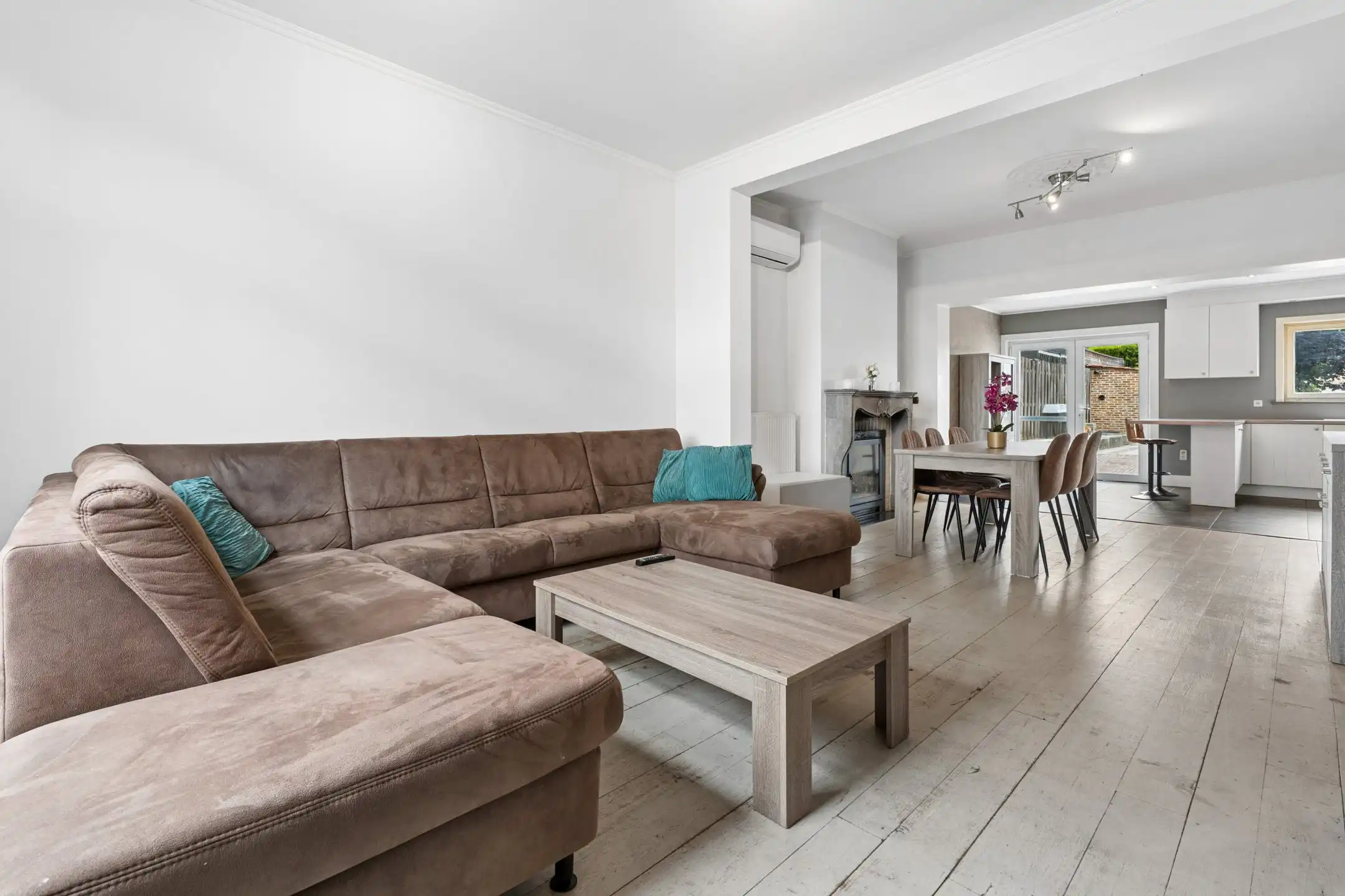 Instapklare, gerenoveerde 2-gevelwoning  foto 3