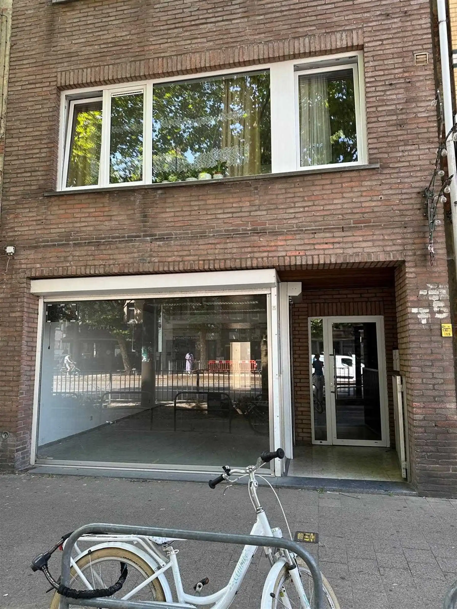 Centraal gelegen handelspand! foto {{pictureIndex}}