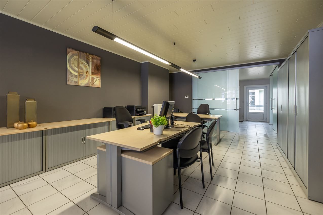 Verzorgd gebouw met handelszaak en 2 apt foto 45