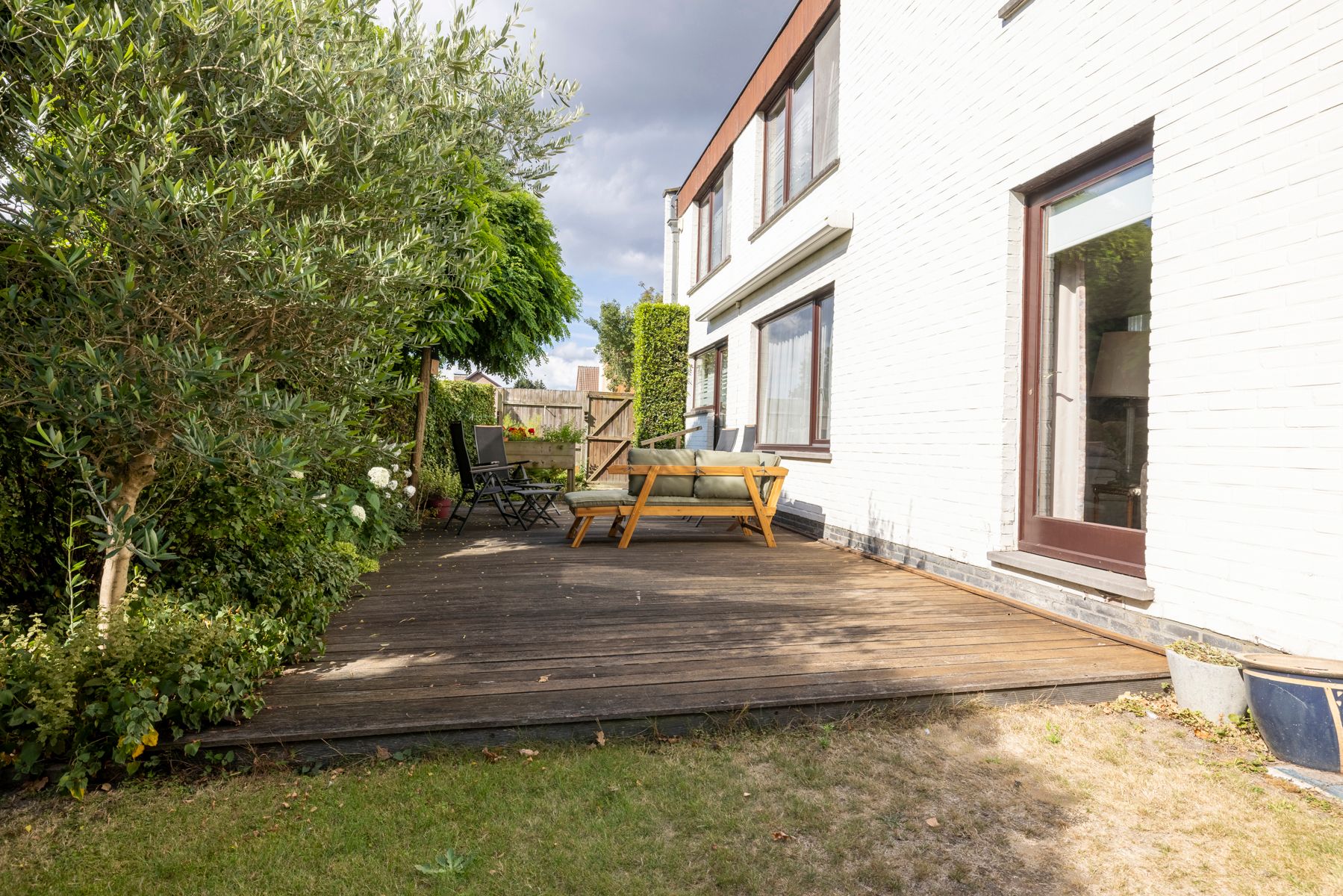 Villa met 4 slaapkamers, grote tuin en garage te koop! foto 23