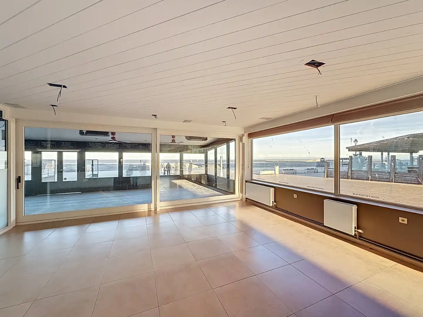 Ruim handelspand op topligging aan de Zeedijk foto 3