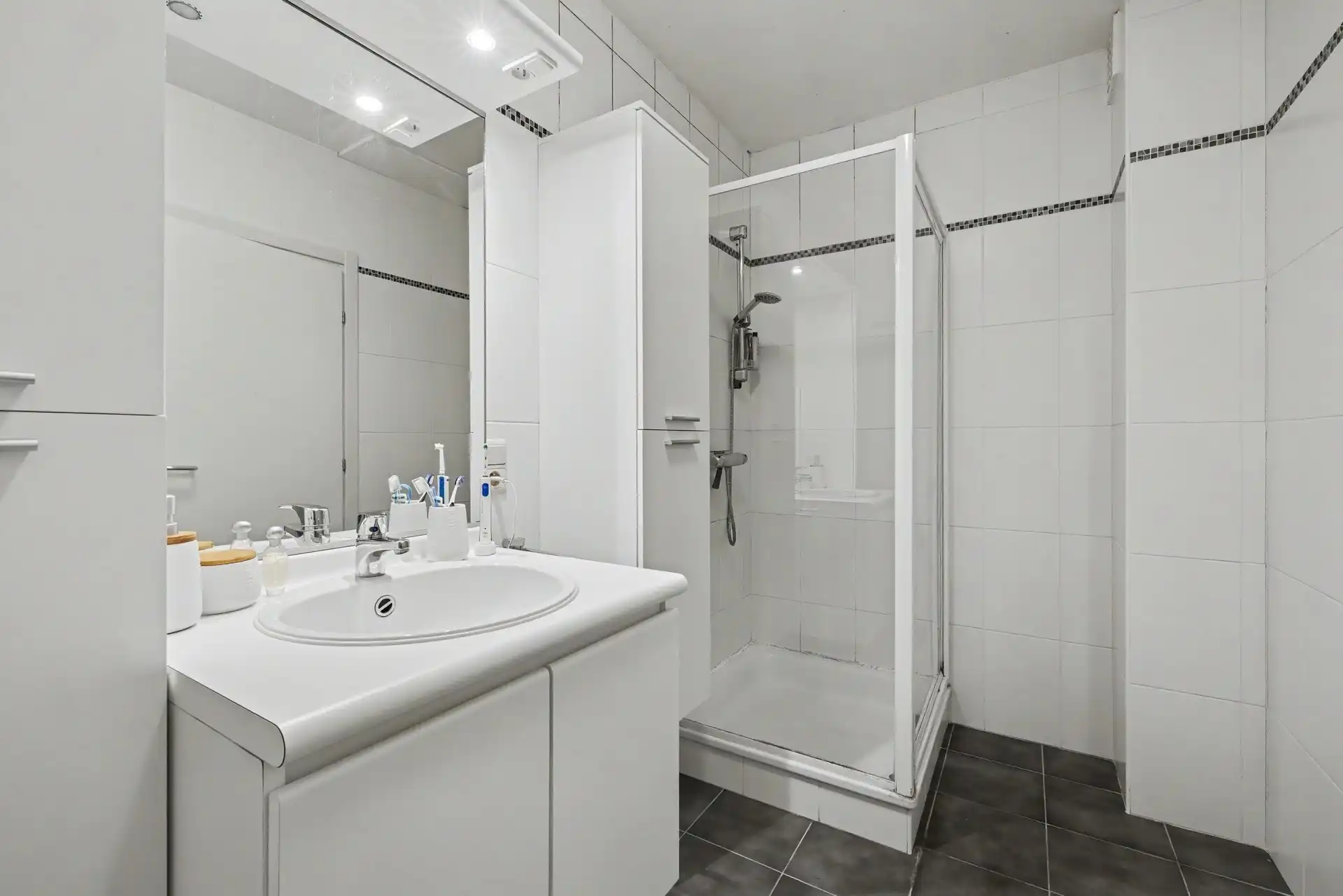Instapklaar gelijkvloers appartement met twee slaapkamers en autostaanplaats (96 m2) foto 12