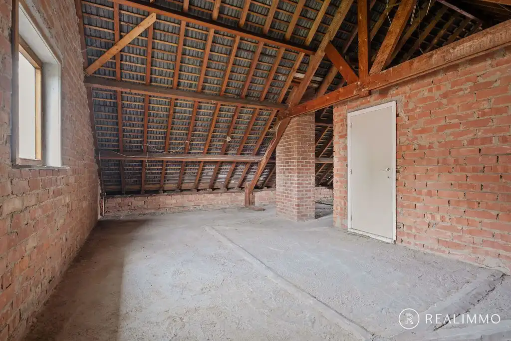 Te renoveren alleenstaande woning met tal van troeven! foto 12
