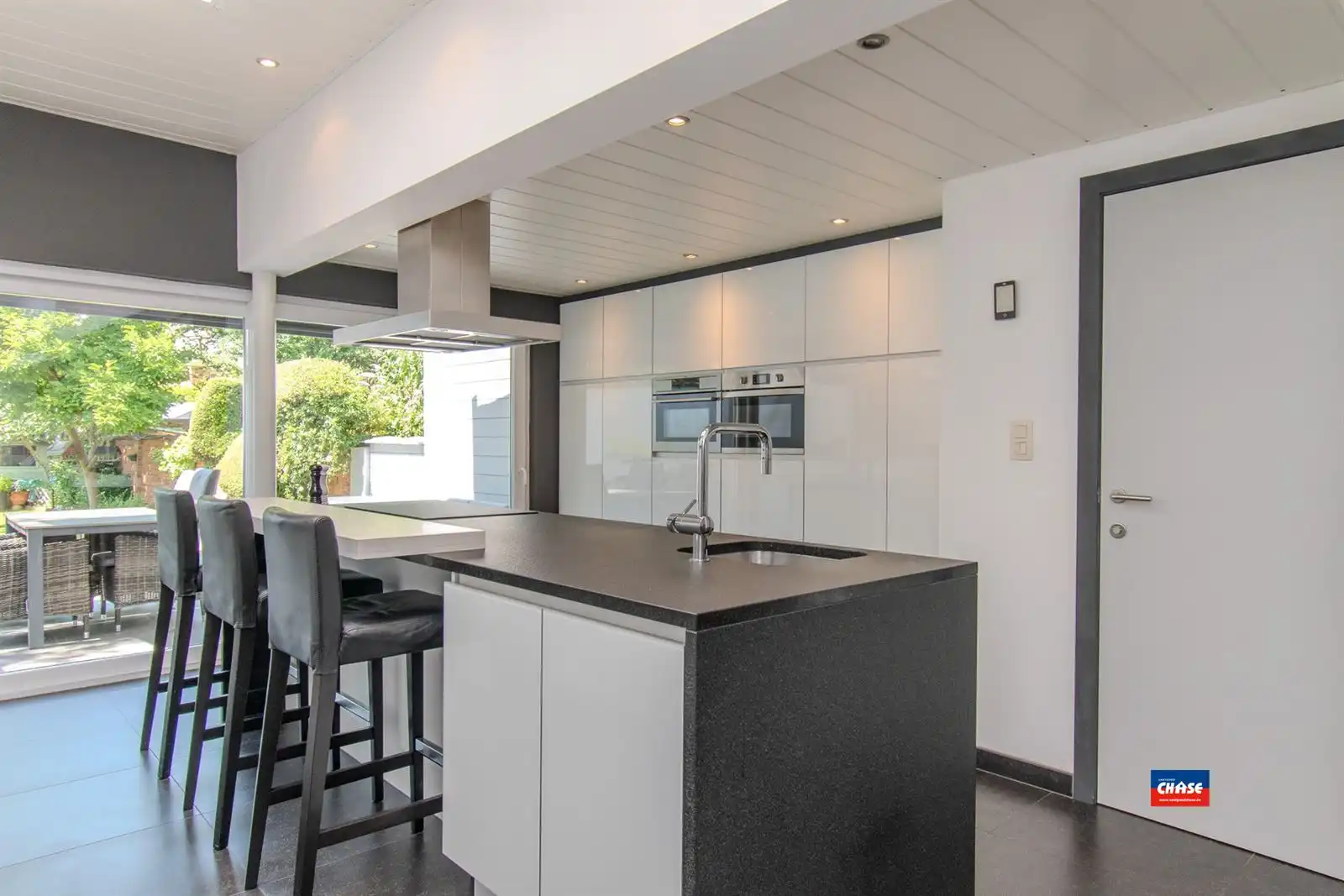 Instapklare gezinswoning met 3 slaapkamers en zonnige tuin foto 3
