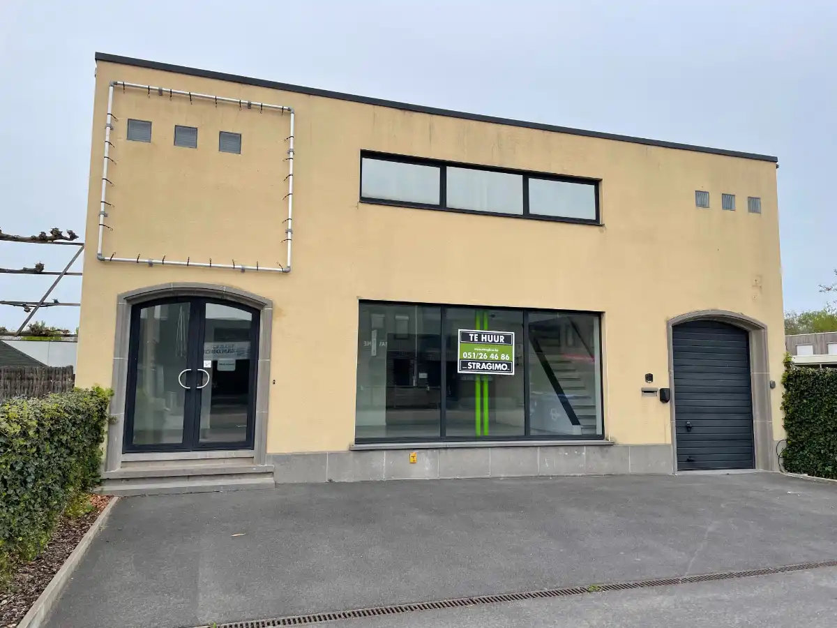 TOONZAAL + MAGAZIJN + KANTOOR foto {{pictureIndex}}