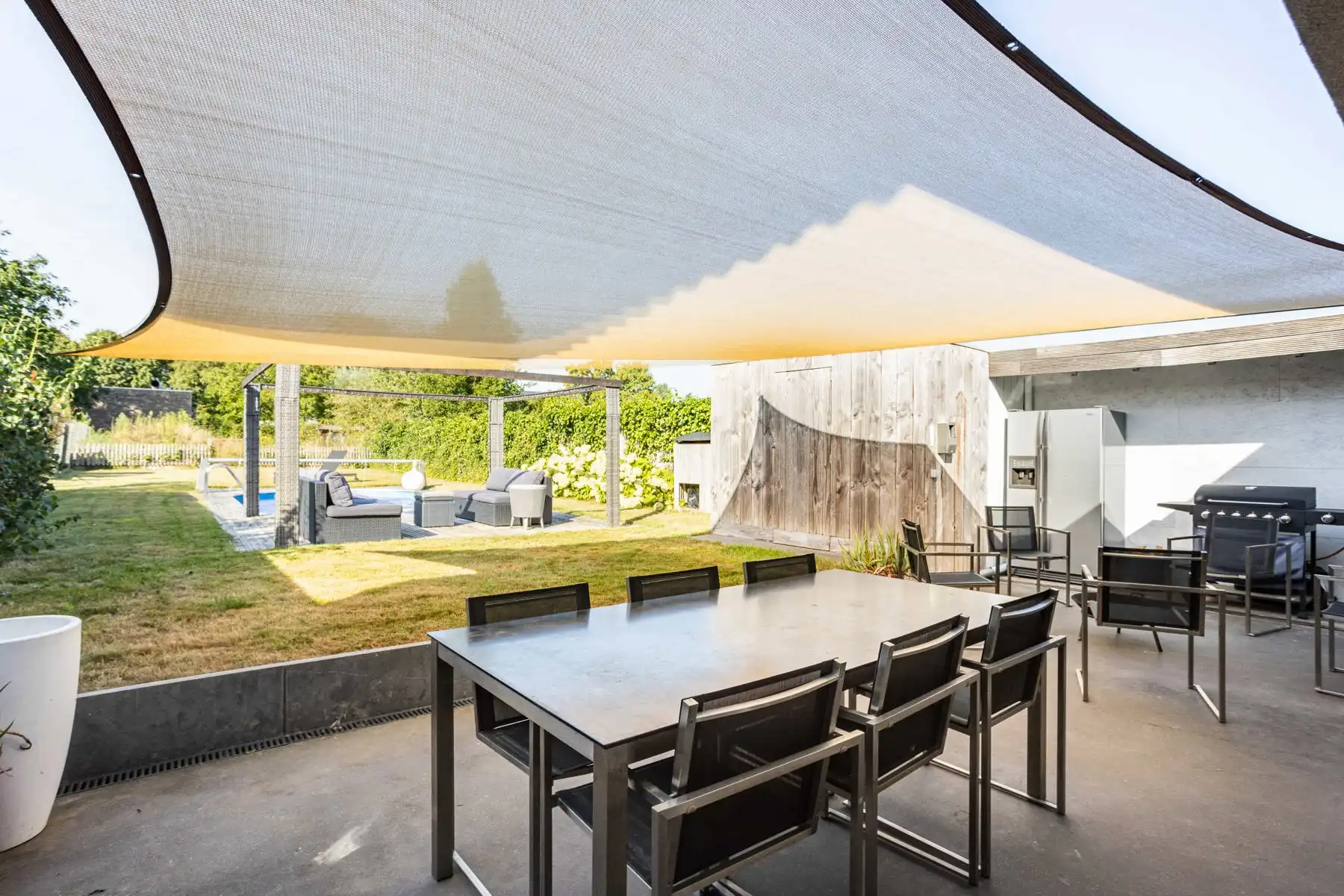 Instapklare woning met 3 slaapkamers en zwembad! foto 29