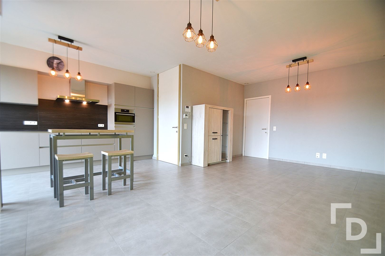 Appartement te huur in centrum Poperinge met staanplaats. foto 2