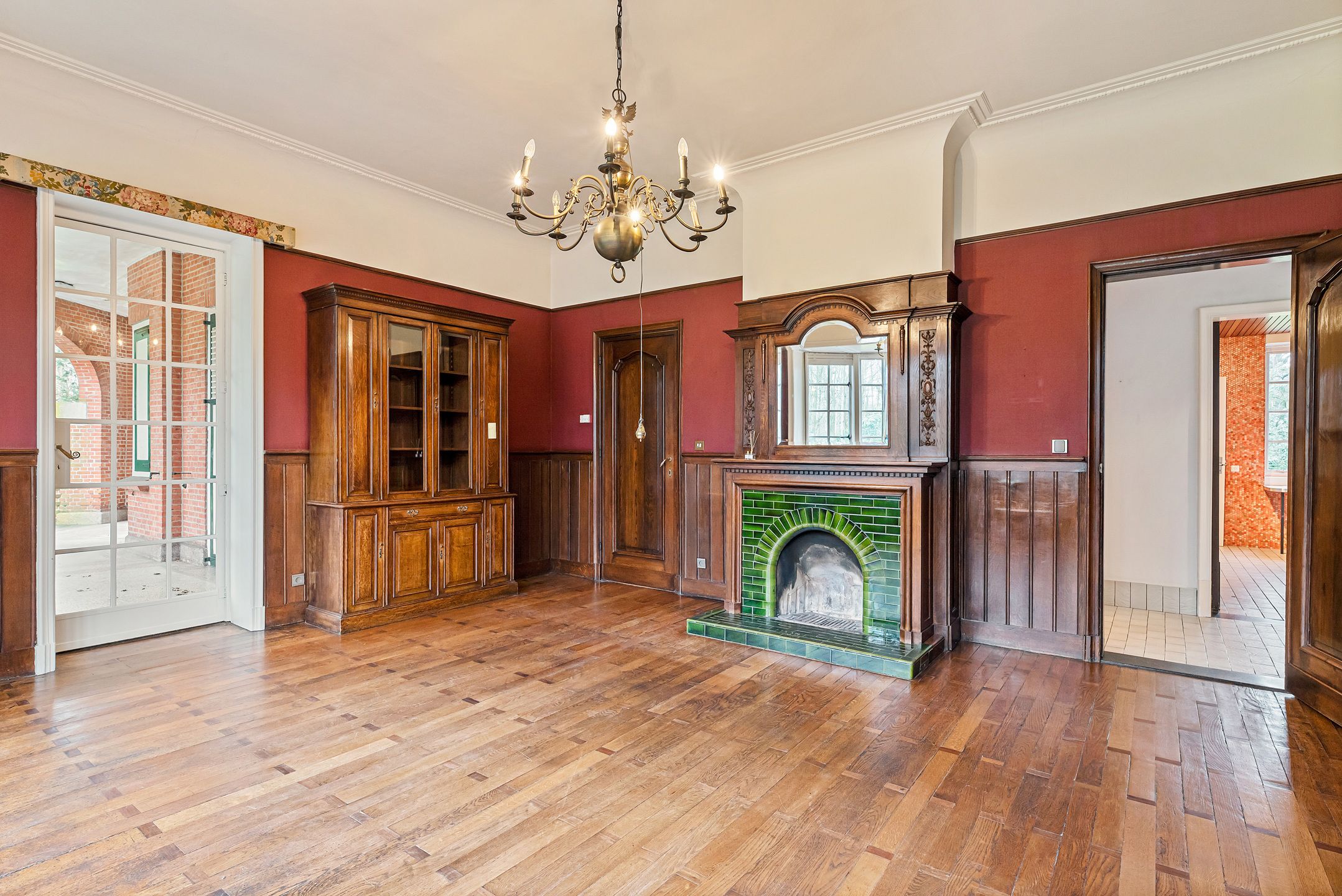 In Vriesdonk, rietgedekte karaktervolle villa met authentieke elementen, prachtige parktuin, hoge plafonds en veel verbouwingspotentieel!  Grondoppervlakte  is ca. 9127m². foto 7