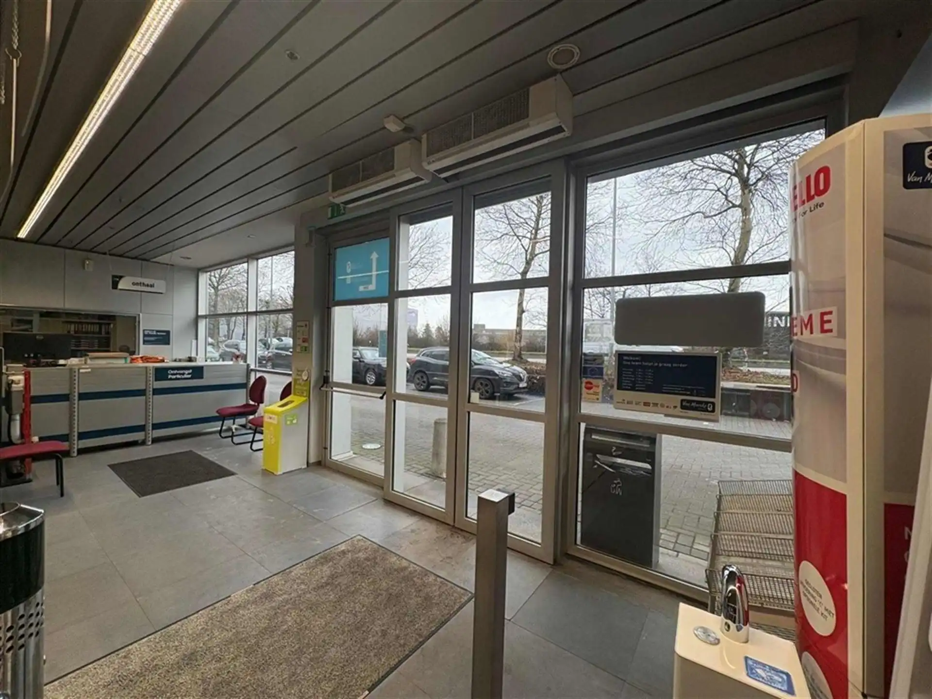 Showroom met magazijn en kantoren in Wijnegem foto 9