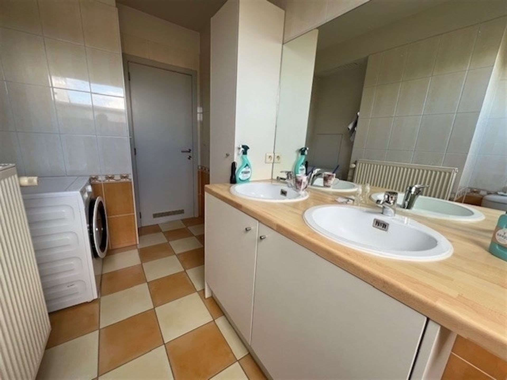 Centraal gelegen appartement met ruim terras! foto 7