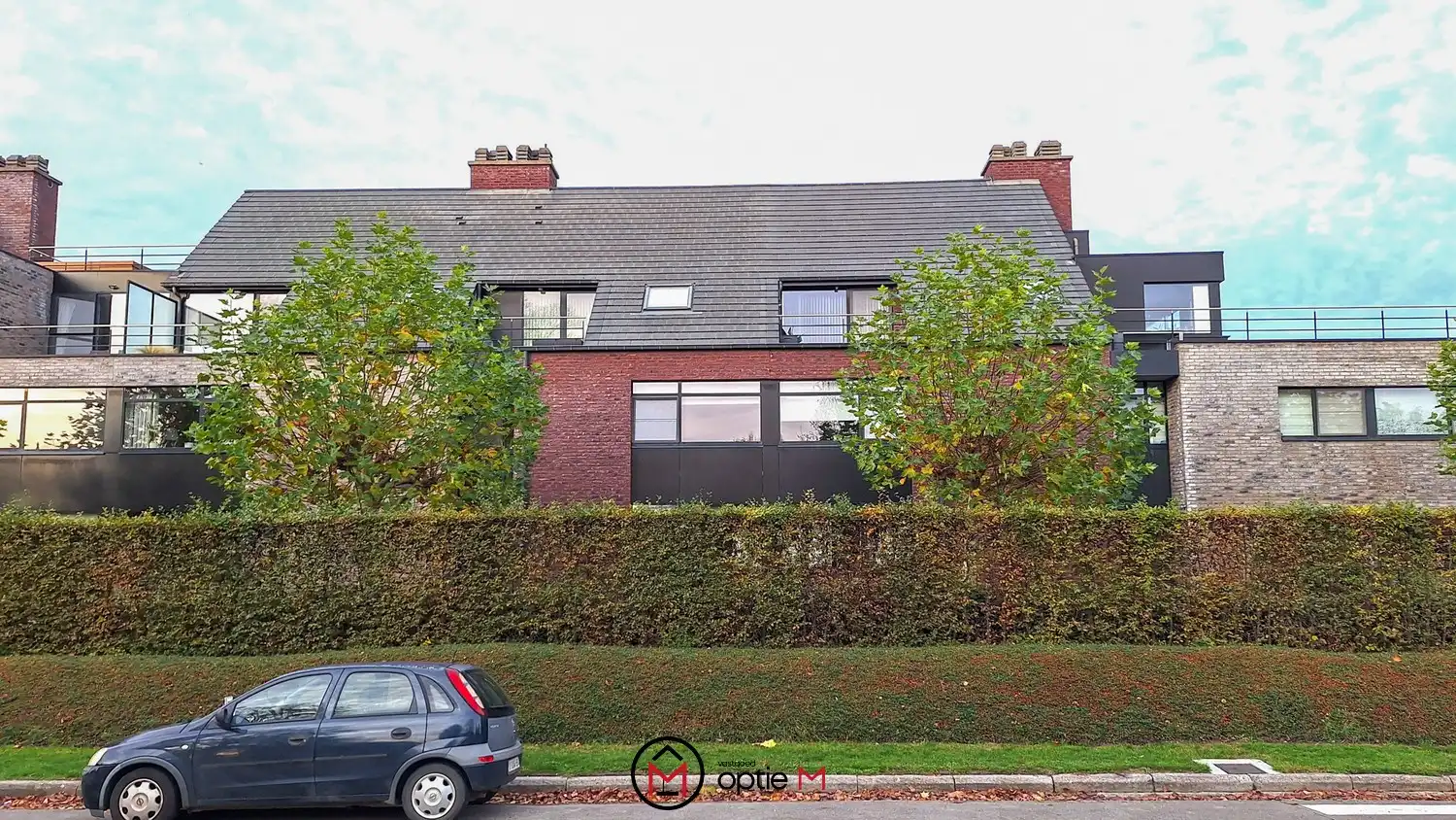 Lichtrijk appartement te huur in Tienen – met twee parkeerplaatsen en ruim terras foto {{pictureIndex}}